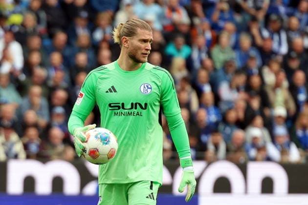 01.11.2025, xrekx, Fussball 2.Bundesliga, Karlsruher SC - FC Schalke 04 v.l. Loris Karius (FC Schalke 04) (DFL DFB REGULATIONS PROHIBIT ANY USE OF PHOTOGRAPHS as IMAGE SEQUENCES and or QUASI-VIDEO) Karlsruhe