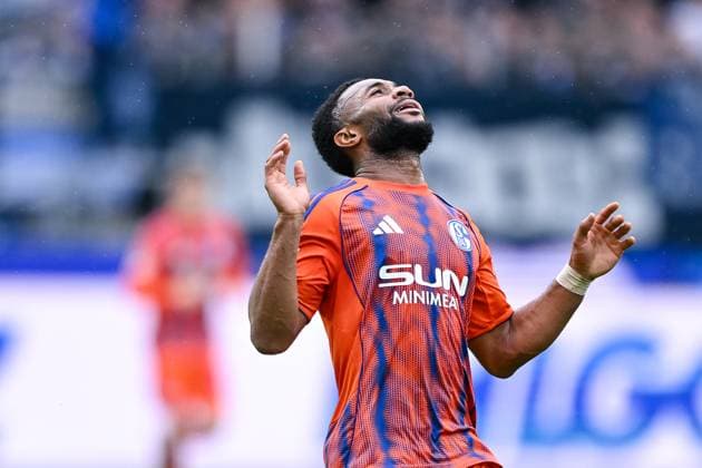 01.11.2025, Fussball, 2. Bundesliga, Saison 2025 2026, 11. Spieltag, Karlsruher SC - FC Schalke 04, Moussa Sylla (FC Schalke 04) xRHR-FOTO YYx