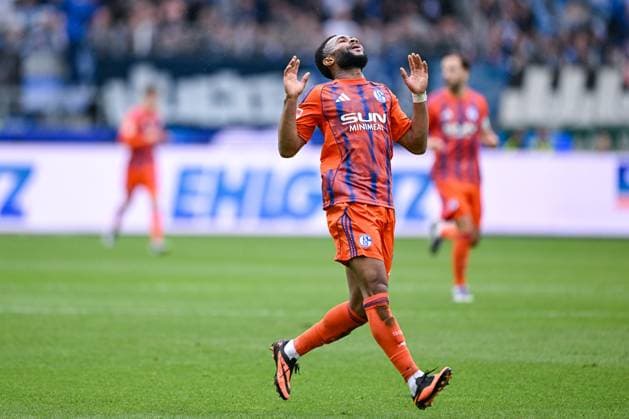 01.11.2025, Fussball, 2. Bundesliga, Saison 2025 2026, 11. Spieltag, Karlsruher SC - FC Schalke 04, Moussa Sylla (FC Schalke 04) xRHR-FOTO YYx