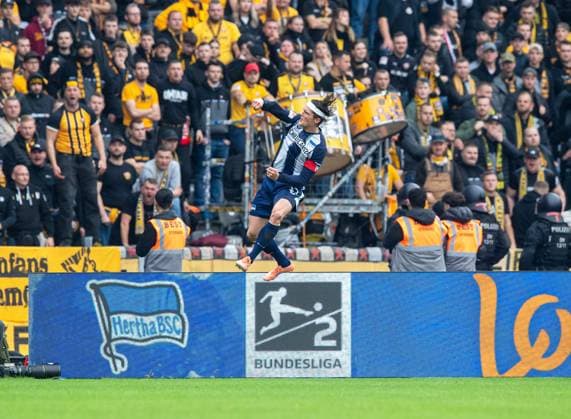 Fussball, Herren, Saison 2025 2026, 2. Bundesliga (11. Spieltag), Hertha BSC - Dynamo Dresden, Fabian Reese (Hertha BSC), Jubel nach Tor zum 2:0, 01.11. 2025,
