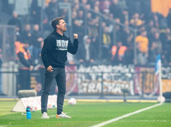 Fussball, Herren, Saison 2025 2026, 2. Bundesliga (11. Spieltag), Hertha BSC - Dynamo Dresden, Trainer Thomas Stamm (Dresden), 01.11. 2025,
