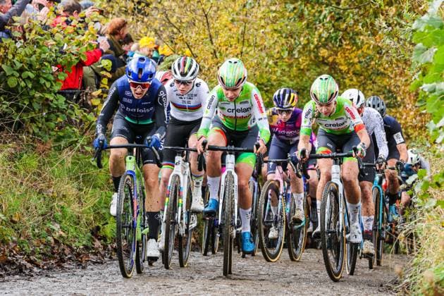 X²O Badkamers Trofee Koppenbergcross OUDENAARDE, BELGIUM - NOVEMBER 01 : Van Empel Fem (NED) of Visma Lease A Bike, Brand Lucinda (NED) of Baloise Glowi Lions, Van Der Heijden Inge (NED) of Crelan - Corendon, Casasola Sara (ITA) of Crelan - Corendon in action during the X²O Badkamers Trofee Koppenbergcross pictured on November 01, 2025 in Oudenaarde, Belgium, 01 11 2025 Oudenaarde Belgium  Copyright: xGbax