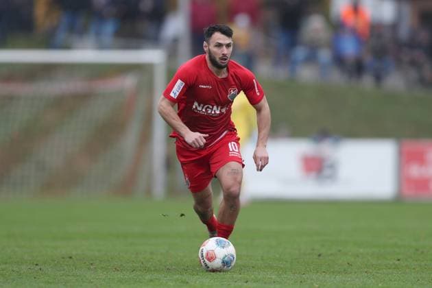 01.11.2025, xjcx, Herren, Fussball, Saison 2025 2026, Regionalliga Bayern, 16. Spieltag: TSV Aubstadt - TSV Schwaben Augsburg Timo Pitter ( 10, TSV Aubstadt) im Ballbesitz Sulzfeld Schulstadion Aubstadt (NGN Arena) Bayern Deutschland
