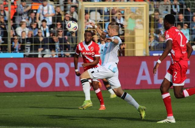 Fussball, Herren, 3.Liga, Saison 2025 2026, TSV 1860 München - FC Energie Cottbus, Grünwalder Stadion Sigurd Haugen (TSV 1860 München) mit Ball im Angriff
