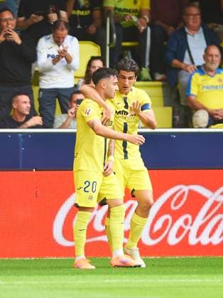 Villarreal players celebrates the goal of Gerard Moreno (Villarreal CF) during the LaLiga EA Sports match between Villarreal CF and Rayo Vallecano at Estadio de la Ceramica on November 1, 2025 in Villarreal, Spain. (Photo by Maria Jose Segovia DeFodi Images) Villarreal players celebrates the goal of Gerard Moreno Villarreal CF during the LaLiga EA Sports match between Villarreal CF and Rayo Vallecano at Estadio de la Ceramica on November 1, 2025 in Villarreal, Spain Photo by Maria Jose Segovia DeFodi Images