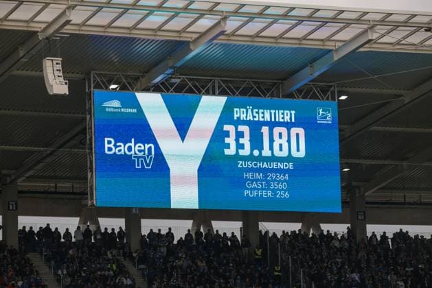 01.11.2025, xhettx, Fussball 2.Bundesliga, Karlsruher SC - FC Schalke 04 v.l. Zuschauerzahlen (DFL DFB REGULATIONS PROHIBIT ANY USE OF PHOTOGRAPHS as IMAGE SEQUENCES and or QUASI-VIDEO) Karlsruhe