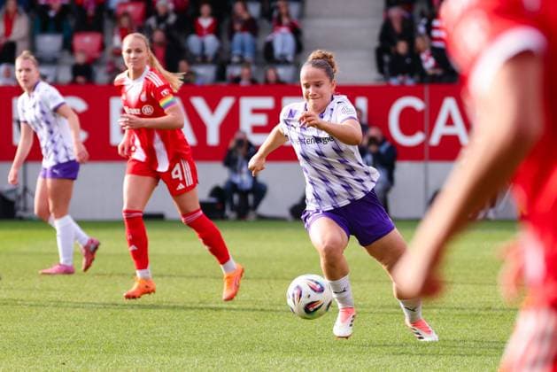 Paulina Platner (25, SGS Essen) beim Spiel zwischen FC Bayern München v SGS Essen, Fußball, Frauen, Google Pixel Frauen-Bundesliga, 2025 2026, 8.Spieltag am 01.11.2025 in München, FC Bayern Campus. DFL and DFB regulations prohibit any use of photographs as image sequences and or quasi-video. Bayern Deutschland