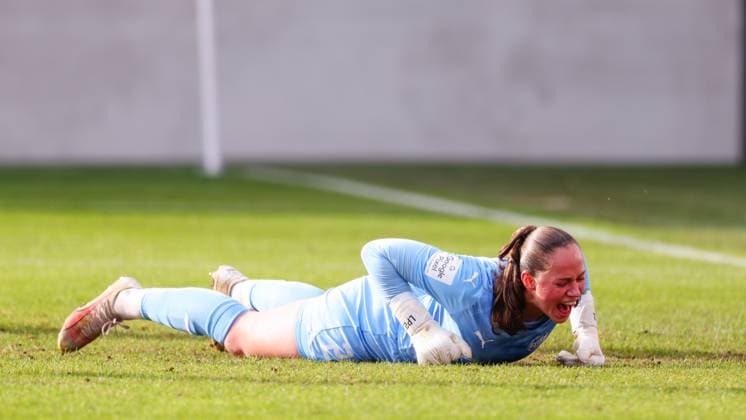 Luisa Palmen (21, SGS Essen) kann das Tor zum 2 : 1 nicht verhindern beim Spiel zwischen FC Bayern München v SGS Essen, Fußball, Frauen, Google Pixel Frauen-Bundesliga, 2025 2026, 8.Spieltag am 01.11.2025 in München, FC Bayern Campus. DFL and DFB regulations prohibit any use of photographs as image sequences and or quasi-video. Bayern Deutschland