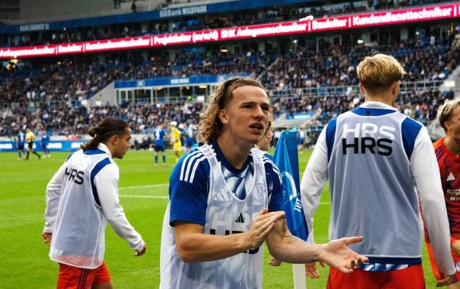 01.11.25 Karlsruher SC - FC Schalke 04 Deutschland, Karlsruhe, 01.11.2025, Fussball, 2. Bundesliga, Saison 2025 2026, Karlsruher SC - FC Schalke 04: Mika Wallentowitz (FC Schalke 04).
