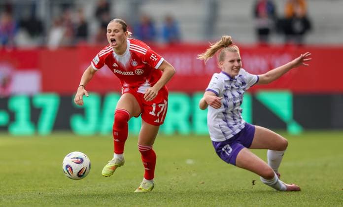 DEU, München, FC Bayern München vs SGS Essen, Google Pixel Frauen Bundesliga, DFB, Saison 2526, FC Bayern Campus, 8. Spieltag im Bild v.l.n.r: Klara Bühl (Bayern München 17), Maike Berentzen (SGS Essen 13), Zweikampf, Schmerzen DFB DFL REGULATIONS PROHIBIT ANY USE OF PHOTOGRAPHS AS IMAGE SEQUENCES AND OR QUASI-VIDEO, 01.11.2025 Copyright: HMBxMedia HendrikxHamelau