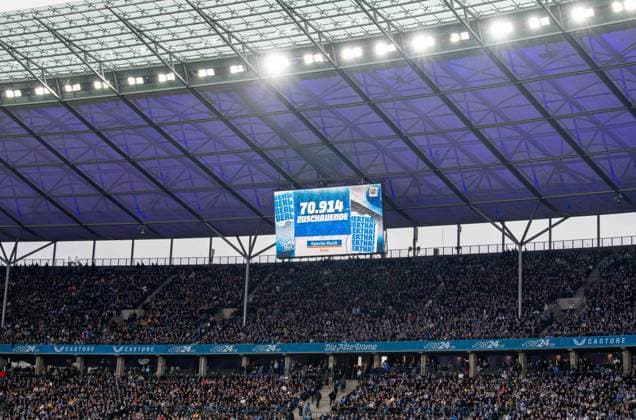 Fussball, Herren, Saison 2025 2026, 2. Bundesliga (11. Spieltag), Hertha BSC - Dynamo Dresden, Anzeigetafel mit Zuschauerzahl: 70914, 01.11. 2025,