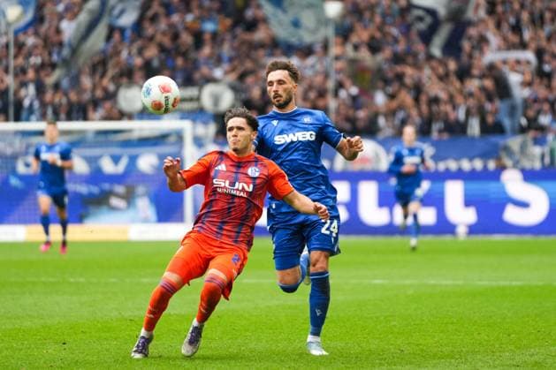 2. Bundesliga, Karlsruher SC vs FC Schalke 05, 01.11.2025 Duell between Nikola Kati? (FC Schalke 04, 25) and Fabian Schleusener (Karlsruher SC, 24) 2. Bundesliga, Karlsruher SC vs FC Schalke 05, BBBank Wildpark Karlsruhe, 01.11.2025 DFB DFL REGULATIONS PROHIBIT ANY USE OF PHOTOGRAPHS AS IMAGE SEQUENCES AND OR QUASI-VIDEO.