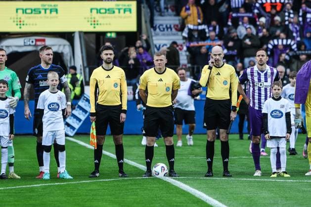 Fussball, 3.Liga Saison 2025 2026 13. Spieltag VfL Osnabrück - MSV Duisburg 01.11.2025, Bremer Brücke Timo Gansloweit (Schiedsrichter) Osnabrück Bremer Brücke Niedersachsen Deutschland
