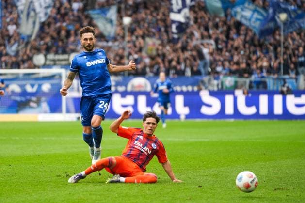 2. Bundesliga, Karlsruher SC vs FC Schalke 05, 01.11.2025 Duell between Nikola Kati? (FC Schalke 04, 25) and Fabian Schleusener (Karlsruher SC, 24) 2. Bundesliga, Karlsruher SC vs FC Schalke 05, BBBank Wildpark Karlsruhe, 01.11.2025 DFB DFL REGULATIONS PROHIBIT ANY USE OF PHOTOGRAPHS AS IMAGE SEQUENCES AND OR QUASI-VIDEO.