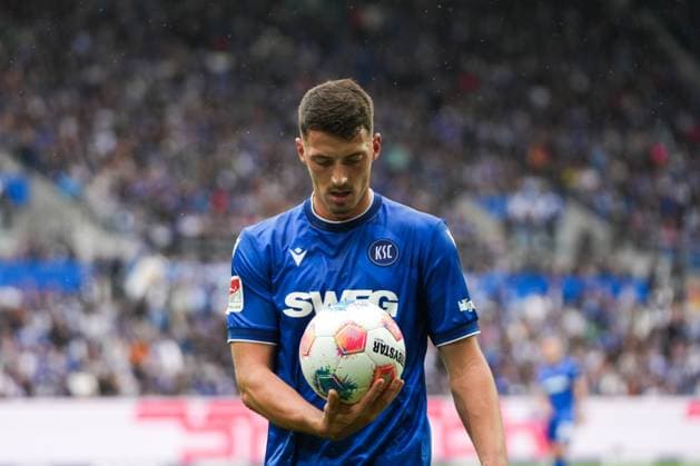 2. Bundesliga, Karlsruher SC vs FC Schalke 05, 01.11.2025 Nicolai Rapp (Karlsruher SC, 6) 2. Bundesliga, Karlsruher SC vs FC Schalke 05, BBBank Wildpark Karlsruhe, 01.11.2025 DFB DFL REGULATIONS PROHIBIT ANY USE OF PHOTOGRAPHS AS IMAGE SEQUENCES AND OR QUASI-VIDEO. Copyright: xBEAUTIFULxSPORTS Boscox