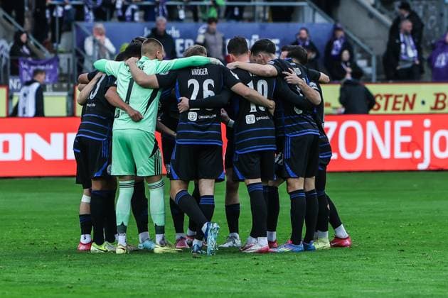 Fussball, 3.Liga Saison 2025 2026 13. Spieltag VfL Osnabrück - MSV Duisburg 01.11.2025, Bremer Brücke Teamkreis MSV Duisburg Osnabrück Bremer Brücke Niedersachsen Deutschland