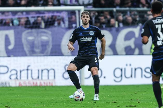 Fussball, 3.Liga Saison 2025 2026 13. Spieltag VfL Osnabrück - MSV Duisburg 01.11.2025, Bremer Brücke Tobias Fleckstein (MSV Duisburg, 5) Osnabrück Bremer Brücke Niedersachsen Deutschland