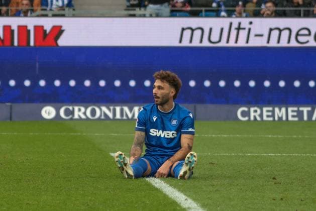 01.11.2025, xhettx, Fussball 2.Bundesliga, Karlsruher SC - FC Schalke 04 v.l. Schleusener, Fabian (Karlsruher SC, 24) (DFL DFB REGULATIONS PROHIBIT ANY USE OF PHOTOGRAPHS as IMAGE SEQUENCES and or QUASI-VIDEO) Karlsruhe