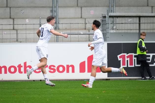 Deutschland, Fußball, Regionalliga Südwest, Saison 2025 2026, 15. Spieltag SC Freiburg II vs. TSV Steinbach Haiger Dreisamstadion (Freiburg): Leon Wirtz (TSV Steinbach Haiger, 18) Tor, Torjubel, Emotionen, Torschuss, Freude, Jubel, Freiburg Dreisamstadion Baden-Württemberg Deutschland Copyright: xFINLEYxMÖRCHx