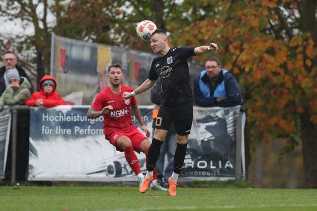 01.11.2025, xjcx, Herren, Fussball, Saison 2025 2026, Regionalliga Bayern, 16. Spieltag: TSV Aubstadt - TSV Schwaben Augsburg Lukas Ramser ( 10, TSV Schwaben Augsburg) Sulzfeld Schulstadion Aubstadt (NGN Arena) Bayern Deutschland