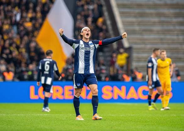 Fussball, Herren, Saison 2025 2026, 2. Bundesliga (11. Spieltag), Hertha BSC - Dynamo Dresden, Fabian Reese (Hertha BSC), Jubel nach Abpfiff, 01.11. 2025,