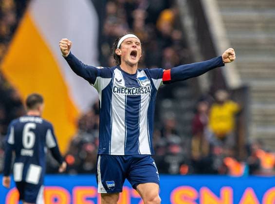 Fussball, Herren, Saison 2025 2026, 2. Bundesliga (11. Spieltag), Hertha BSC - Dynamo Dresden, Fabian Reese (Hertha BSC), Jubel nach Abpfiff, 01.11. 2025,