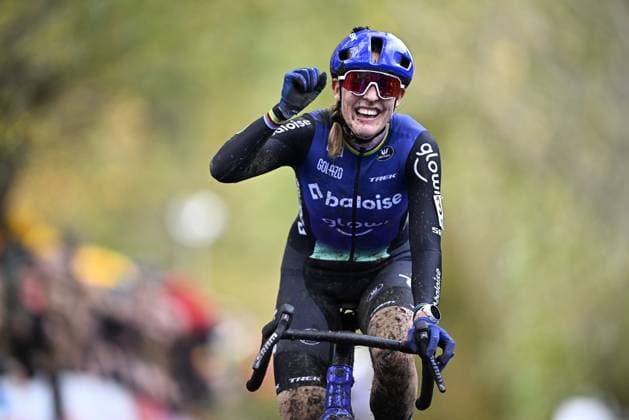 Dutch Lucinda Brand celebrates after winning the women elite race of the Koppenbergcross, the first race (out of eight) of the X2O Badkamers trophy cyclocross competition, in Melden, Oudenaarde, on Saturday 01 November 2025. JASPERxJACOBS  x138616964x
