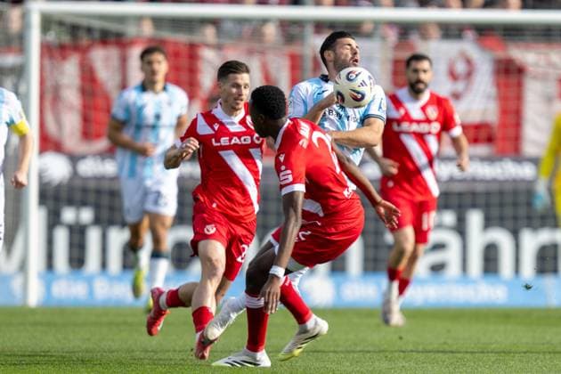 Kevin Volland 31 (TSV 1860 Muenchen), TSV 1860 Muenchen vs. Energie Cottbus, 3. Liga, 13. Spieltag, 01.11.2025 DFB regulations prohibit any use of photographs as image sequences and or quasi-video Muenchen Bayern Deutschland