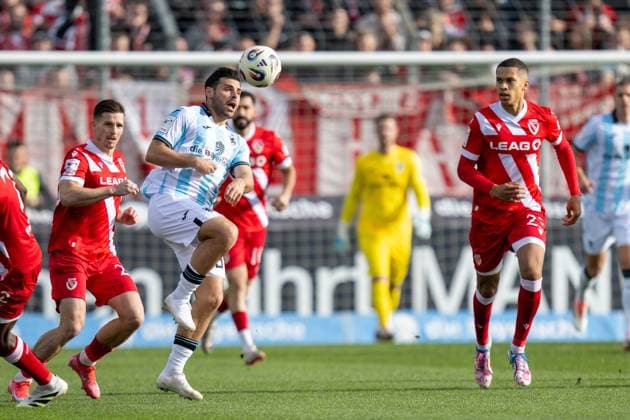 Kevin Volland 31 (TSV 1860 Muenchen), TSV 1860 Muenchen vs. Energie Cottbus, 3. Liga, 13. Spieltag, 01.11.2025 DFB regulations prohibit any use of photographs as image sequences and or quasi-video Muenchen Bayern Deutschland