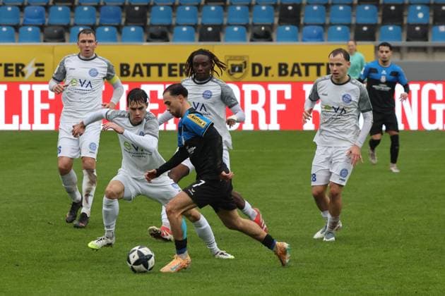 Birkan Celik (FSV Frankfurt, Nr. 7) beim Angriff , Regionalliga, FSV Frankfurt - Bayern Alzenau, Fussball Regionalliga Südwest 25 26, 15. Spieltag, Saison 2025 2026, 01.11.2025, Frankfurt PSD-Bank-Arena Deutschland