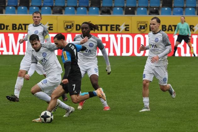 Birkan Celik (FSV Frankfurt, Nr. 7) beim Angriff , Regionalliga, FSV Frankfurt - Bayern Alzenau, Fussball Regionalliga Südwest 25 26, 15. Spieltag, Saison 2025 2026, 01.11.2025, Frankfurt PSD-Bank-Arena Deutschland