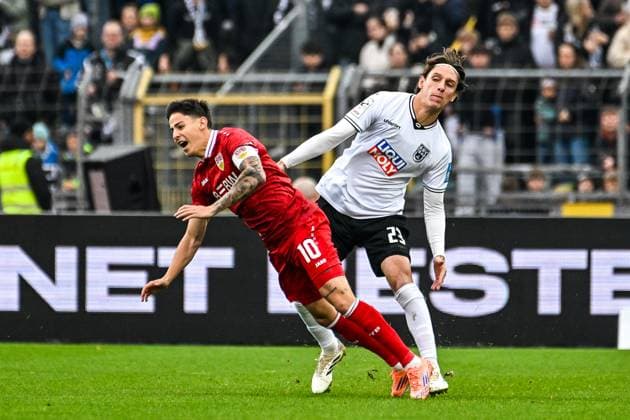GER, 3. Liga, SSV Ulm 1846 vs VfB Stuttgart II 01.11.2025, Donaustadion, Ulm, GER, 3. Liga, SSV Ulm 1846 vs VfB Stuttgart II, im Bild Nicolas Sessa (Stuttgart, 10), Max Julian Brandt (SSV Ulm, 23), Foul