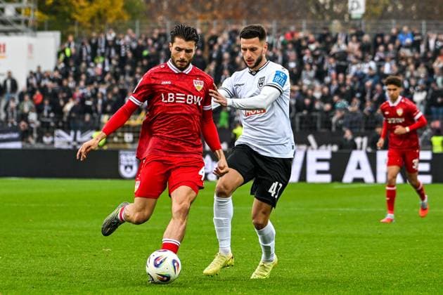 GER, 3. Liga, SSV Ulm 1846 vs VfB Stuttgart II 01.11.2025, Donaustadion, Ulm, GER, 3. Liga, SSV Ulm 1846 vs VfB Stuttgart II, im Bild Leonidas Stergiou (Stuttgart, 42), Leon Dajaku (SSV Ulm, 43)