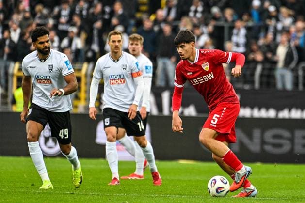 GER, 3. Liga, SSV Ulm 1846 vs VfB Stuttgart II 01.11.2025, Donaustadion, Ulm, GER, 3. Liga, SSV Ulm 1846 vs VfB Stuttgart II, im Bild Mirza Catovic (Stuttgart, 5)