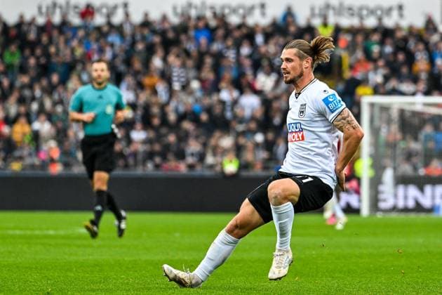 GER, 3. Liga, SSV Ulm 1846 vs VfB Stuttgart II 01.11.2025, Donaustadion, Ulm, GER, 3. Liga, SSV Ulm 1846 vs VfB Stuttgart II, im Bild Dennis Chessa (SSV Ulm, 11)