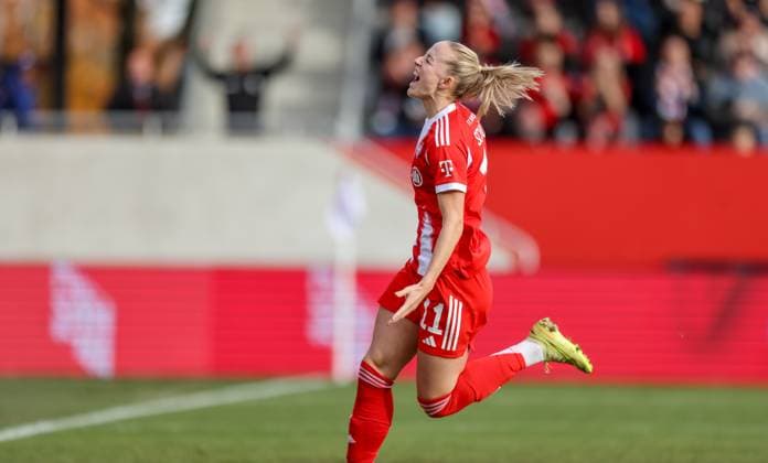 DEU, München, FC Bayern München vs SGS Essen, Google Pixel Frauen Bundesliga, DFB, Saison 2526, FC Bayern Campus, 8. Spieltag im Bild: Tor und Jubel, Lea Schüller (Bayern München 11) erzielt das 3:1 gegen Essen, Freude, Schrei DFB DFL REGULATIONS PROHIBIT ANY USE OF PHOTOGRAPHS AS IMAGE SEQUENCES AND OR QUASI-VIDEO, 01.11.2025 Copyright: HMBxMedia HendrikxHamelau