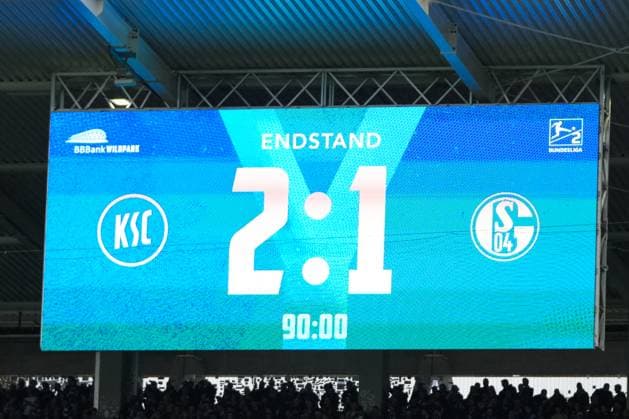 2. Bundesliga, Karlsruher SC vs FC Schalke 05, 01.11.2025 Scoreboard with the final score 2:1 2. Bundesliga, Karlsruher SC vs FC Schalke 05, BBBank Wildpark Karlsruhe, 01.11.2025 DFB DFL REGULATIONS PROHIBIT ANY USE OF PHOTOGRAPHS AS IMAGE SEQUENCES AND OR QUASI-VIDEO.