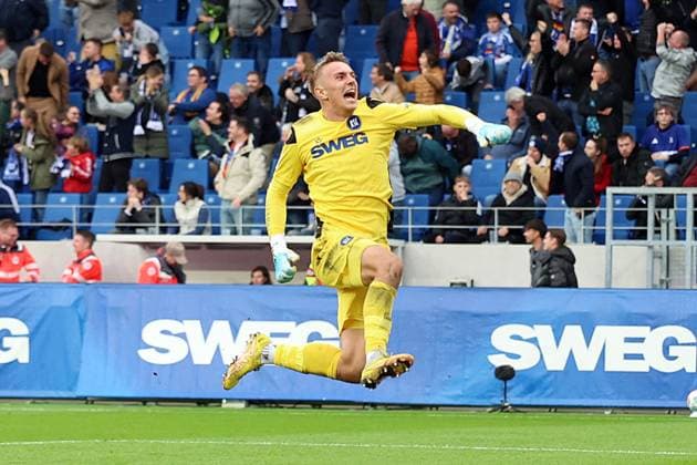 01.11.2025, xrekx, Fussball 2.Bundesliga, Karlsruher SC - FC Schalke 04 v.l. Hans Christian Bernat (Karlsruher SC) bejubelt den Treffer zum 2:1 durch Fabian Schleusener (Karlsruher SC) (DFL DFB REGULATIONS PROHIBIT ANY USE OF PHOTOGRAPHS as IMAGE SEQUENCES and or QUASI-VIDEO) Karlsruhe