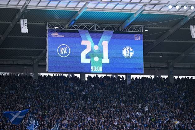 01.11.2025, Fussball, 2. Bundesliga, Saison 2025 2026, 11. Spieltag, Karlsruher SC - FC Schalke 04, Anzeigentafel: Endstand xRHR-FOTO YYx