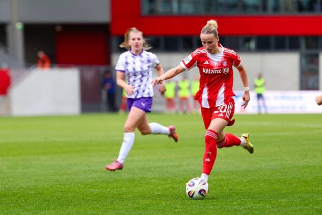 Franziska Kett (20, FC Bayern München) beim Spiel zwischen FC Bayern München v SGS Essen, Fußball, Frauen, Google Pixel Frauen-Bundesliga, 2025 2026, 8.Spieltag am 01.11.2025 in München, FC Bayern Campus. DFL and DFB regulations prohibit any use of photographs as image sequences and or quasi-video. Bayern Deutschland