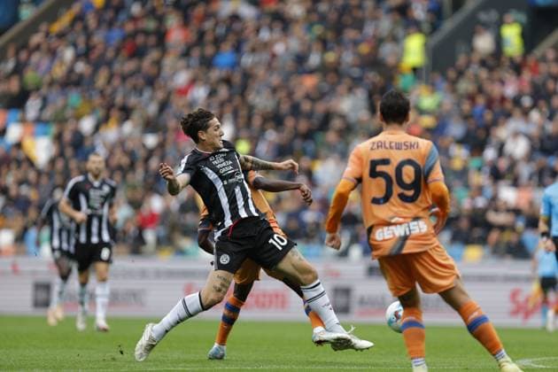 Udinese s NICOLO ZANIOLO in action against Atalanta s KAMALDEEN SULEMANA during the 2026 Italian Serie A ENILIVE 2025 26 football match between Udinese and Atalanta at Bluenergy Stadium on November 1st, 2025, Udine, Italy  Copyright: xMattiaxRadoni IPAxSportx xipa-agency.netx xx IPA_67348425 IPA_Agency_IPA67348425