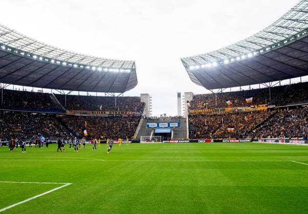 Fussball, Herren, Saison 2025 2026, 2. Bundesliga (11. Spieltag), Hertha BSC - Dynamo Dresden, Fans von Dresden im Gästeblock, 01.11. 2025,
