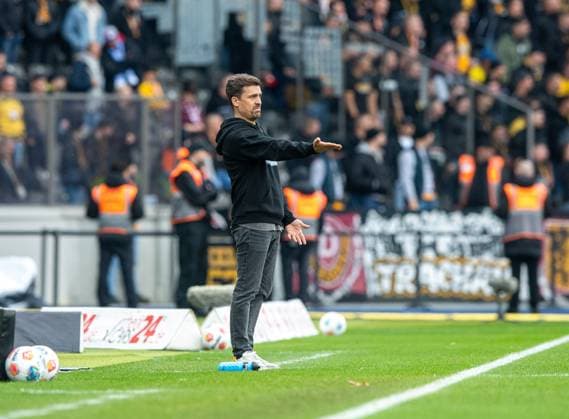 Fussball, Herren, Saison 2025 2026, 2. Bundesliga (11. Spieltag), Hertha BSC - Dynamo Dresden, Trainer Thomas Stamm (Dresden), 01.11. 2025,