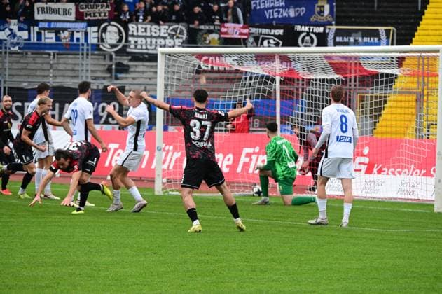 01.11.2025 xkhx Kassel Regionalliga Südwest Saison 2025 2026 KSV Hessen Kassel - SV Eintracht Trier Torjubel nach dem Tor zum 1:0 durch Yannick Stark (Hessen Kassel)