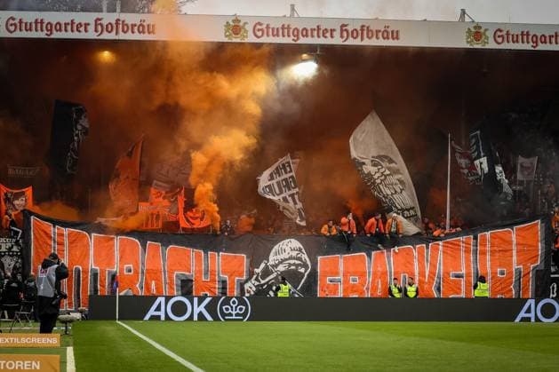 Choreo Choreografie Choreography der Frankfurt Fans, 1.FC Heidenheim 1846 vs. Eintracht Frankfurt, Fussball, Maenner, DFL, Bundesliga, Saison 2025 2026, Voith Arena, 9. Spieltag, 01.11.2025 Heidenheim Baden-Wuerttemberg Deutschland