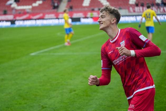 Fußball, Herren, Saison 2025 2026, Regionalliga Nordost, 14. Spieltag, FSV Zwickau vs. FSV 63 Luckenwalde, Samstag 01.11.2025, GGZ-Arena Zwickau, Im Bild: Lukas Eixler (Zwickau) jubelt über das 3:0. Sachsen Deutschland