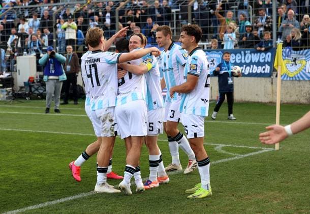 Fussball, Herren, 3.Liga, Saison 2025 2026, TSV 1860 München - FC Energie Cottbus, Grünwalder Stadion 2:0 durch Thore Jacobsen (TSV 1860 München) , Tor, Jubel