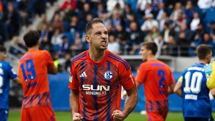01.11.25 Karlsruher SC - FC Schalke 04 Deutschland, Karlsruhe, 01.11.2025, Fussball, 2. Bundesliga, Saison 2025 2026, Karlsruher SC - FC Schalke 04: Nikola Katic (FC Schalke 04).