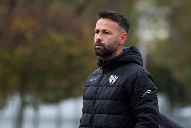 BAU 01.11.2025 Freiberg am Neckar Fußball SGV Freiberg vs. SG Barockstadt Fulda-Lehnerz, Co-Trainer Asilhan Yildiz (Freiberg)