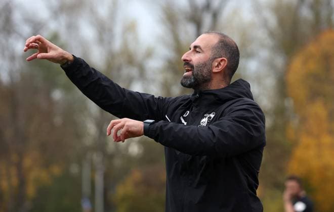 BAU 01.11.2025 Freiberg am Neckar Fußball SGV Freiberg vs. SG Barockstadt Fulda-Lehnerz, Trainer Daniyel Cimen (Fulda)